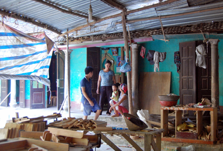 Hàng chục gia đình có nguy cơ mất nhà vì khoản vay vài chục triệu đồng